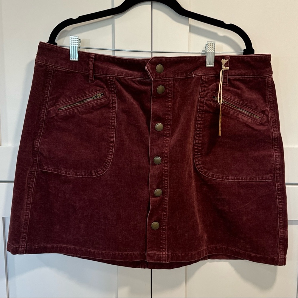 American Eagle Corduroy Skirt NWT Berry Color Size 18 Adorable Super Stretch